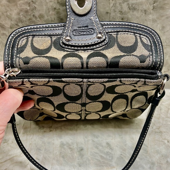 COACH Signature Bag - Picture 3 of 8